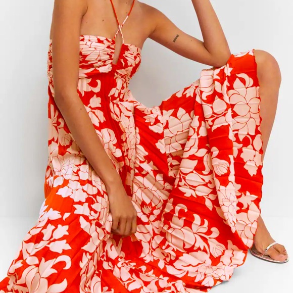 Mango Dresses & Skirts - MANGO MAXI Pleated halter dress! Worn ONCE. Perfect for vacation or date night!